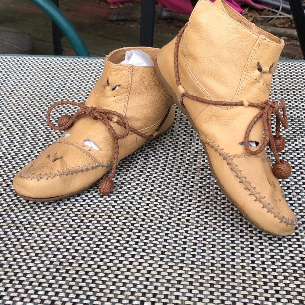 - HOUSE OF HARLOW 1960 ankle moccasins GUC S…